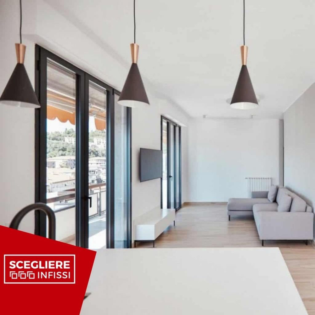 Casa con infissi in alluminio taglio termico